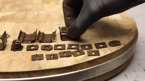 Foto - Paslanmış eski kilidi restore ederken gözlerine inanamadı! İçinden bakın neler çıktı