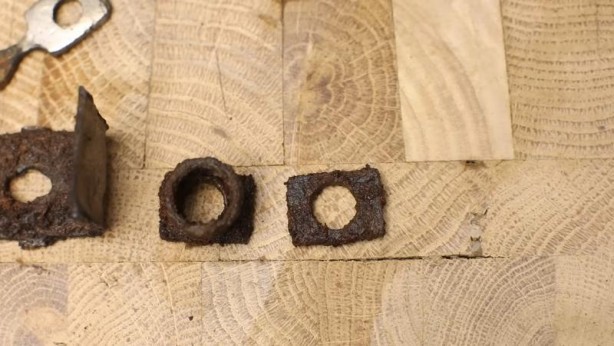 Foto - Paslanmış eski kilidi restore ederken gözlerine inanamadı! İçinden bakın neler çıktı