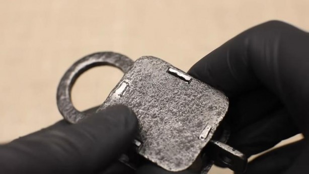 Foto - Paslanmış eski kilidi restore ederken gözlerine inanamadı! İçinden bakın neler çıktı