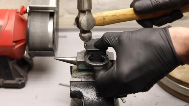 Foto - Paslanmış eski kilidi restore ederken gözlerine inanamadı! İçinden bakın neler çıktı