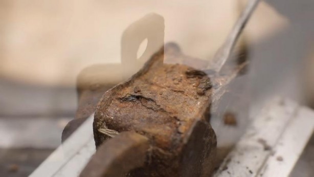 Foto - Paslanmış eski kilidi restore ederken gözlerine inanamadı! İçinden bakın neler çıktı