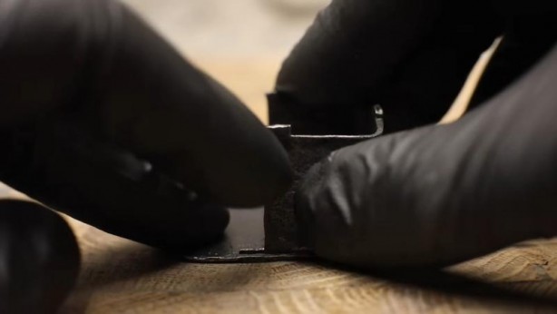 Foto - Paslanmış eski kilidi restore ederken gözlerine inanamadı! İçinden bakın neler çıktı