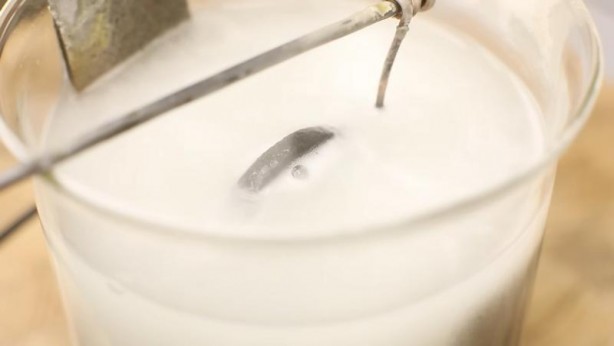 Foto - Paslanmış eski kilidi restore ederken gözlerine inanamadı! İçinden bakın neler çıktı