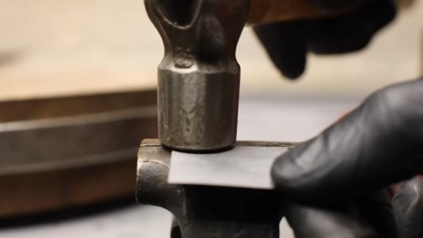 Foto - Paslanmış eski kilidi restore ederken gözlerine inanamadı! İçinden bakın neler çıktı