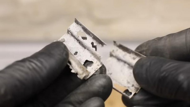 Foto - Paslanmış eski kilidi restore ederken gözlerine inanamadı! İçinden bakın neler çıktı