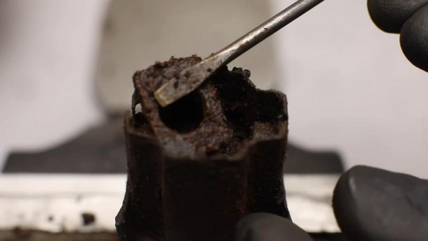 Foto - Paslanmış eski kilidi restore ederken gözlerine inanamadı! İçinden bakın neler çıktı