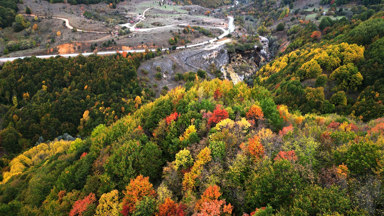 Foto - Pastel tonların buluşması: Dipsiz Göl Şelalesi