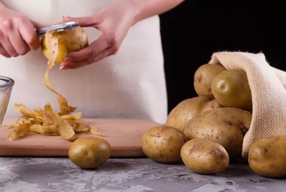 Foto - Patates kabuklarını sakın çöpe atmayın! Bakın ne işe yarıyor