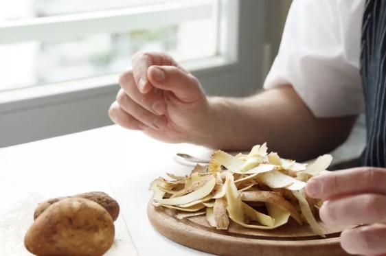 Foto - Patates kabuklarını sakın çöpe atmayın! Bakın ne işe yarıyor