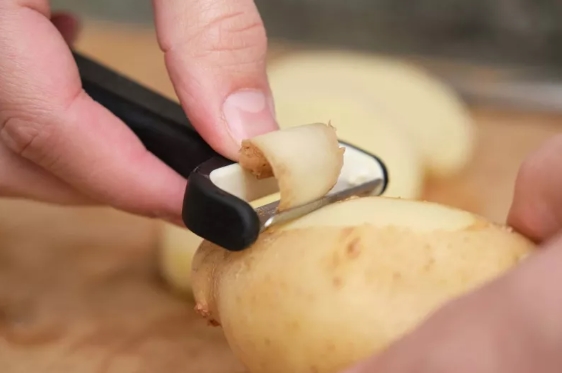 Foto - Patates kabuklarını sakın çöpe atmayın! Bakın ne işe yarıyor