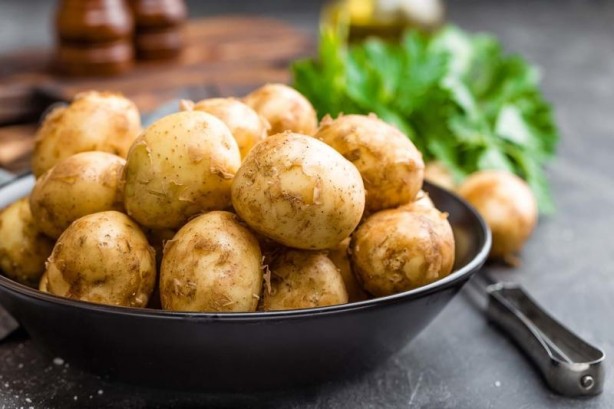 Foto - Patatesin kabuklarını çöpe attıysanız saçınızı başınızı yolacaksınız! Bu faydaları ağızları açık bırakıyor