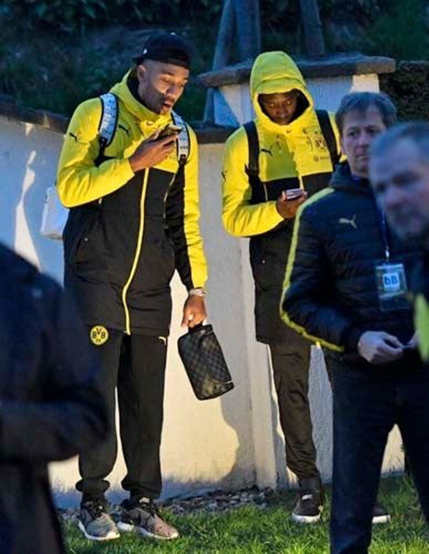 Foto - Patlama sonrası Nuri Şahin ve Emre Mor...