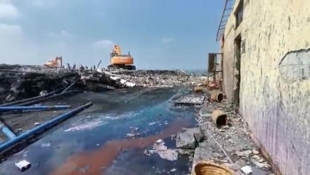 Foto - Patlama sonrası şok görüntüler! Yaşlı kadın isyan etti