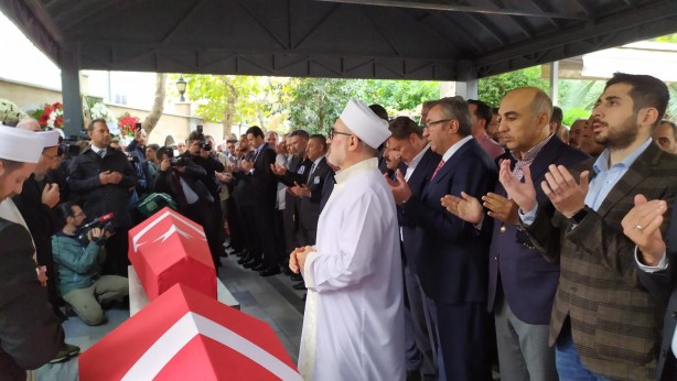 Foto - Patlamada kızını ve eski eşini kaybetmişti! Diriliş Ertuğrul oyuncusu tabutun başında gözyaşlarına boğuldu