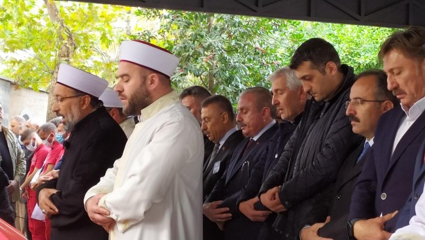 Foto - Patlamada kızını ve eski eşini kaybetmişti! Diriliş Ertuğrul oyuncusu tabutun başında gözyaşlarına boğuldu