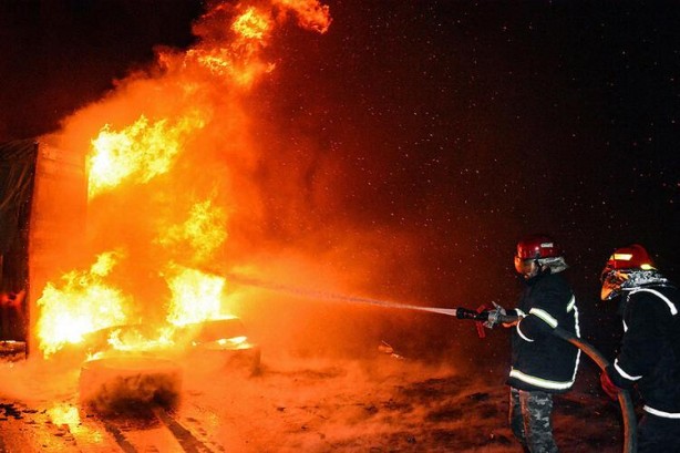 Foto - Patlamalar 70 km uzaklıktaki Rus üssünden duyuldu! Akdeniz kıyısında bombardıman…