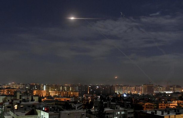 Foto - Patlamalar 70 km uzaklıktaki Rus üssünden duyuldu! Akdeniz kıyısında bombardıman…