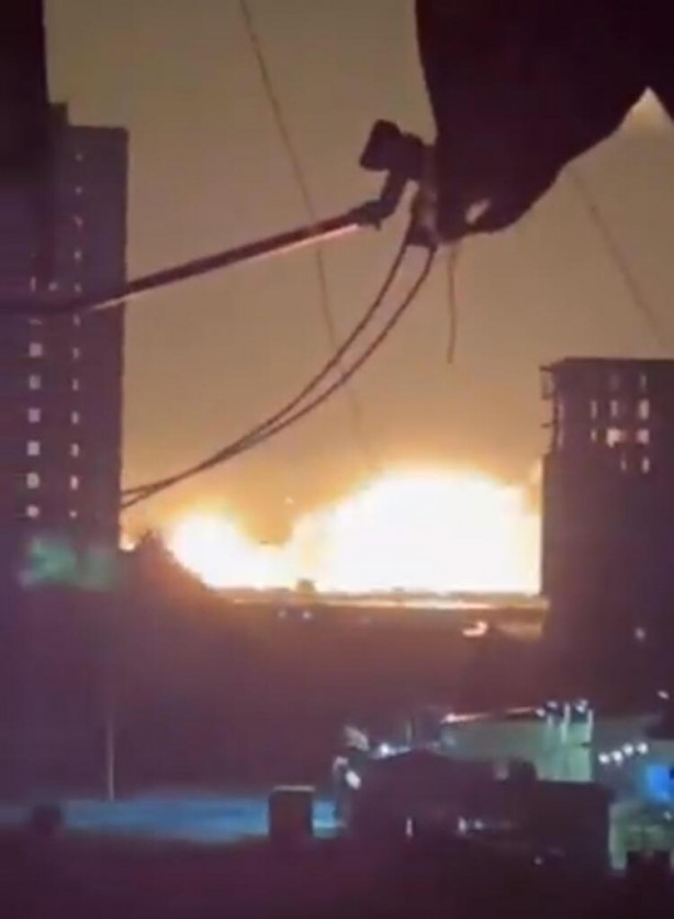 Foto - Patlamalar 70 km uzaklıktaki Rus üssünden duyuldu! Akdeniz kıyısında bombardıman…