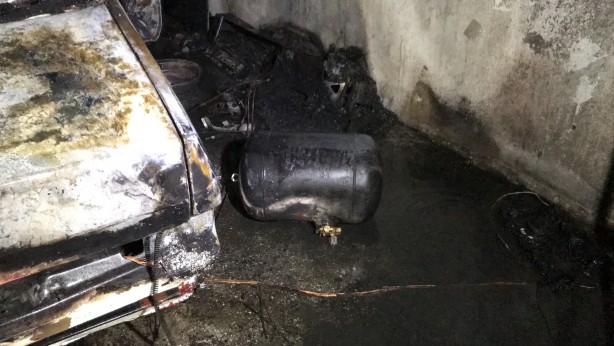 Foto - Patlayan LPG tankı iş yerinin kapısını havaya uçurdu