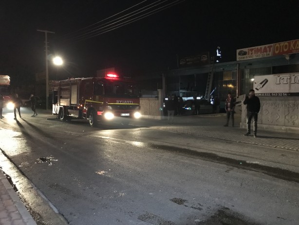 Foto - Patlayan LPG tankı iş yerinin kapısını havaya uçurdu