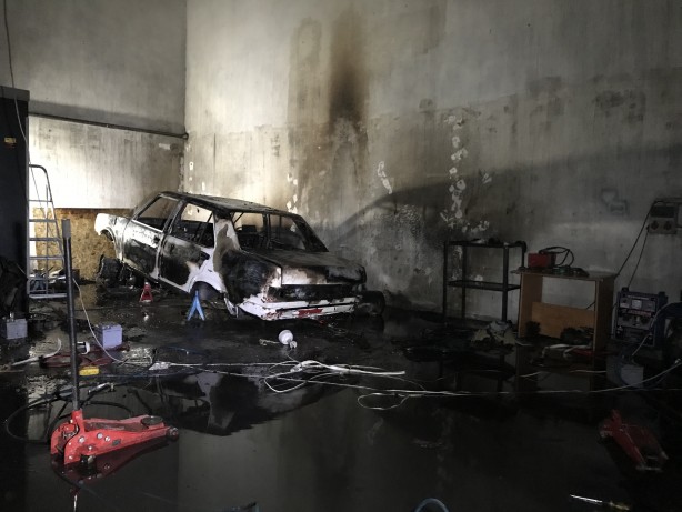 Foto - Patlayan LPG tankı iş yerinin kapısını havaya uçurdu