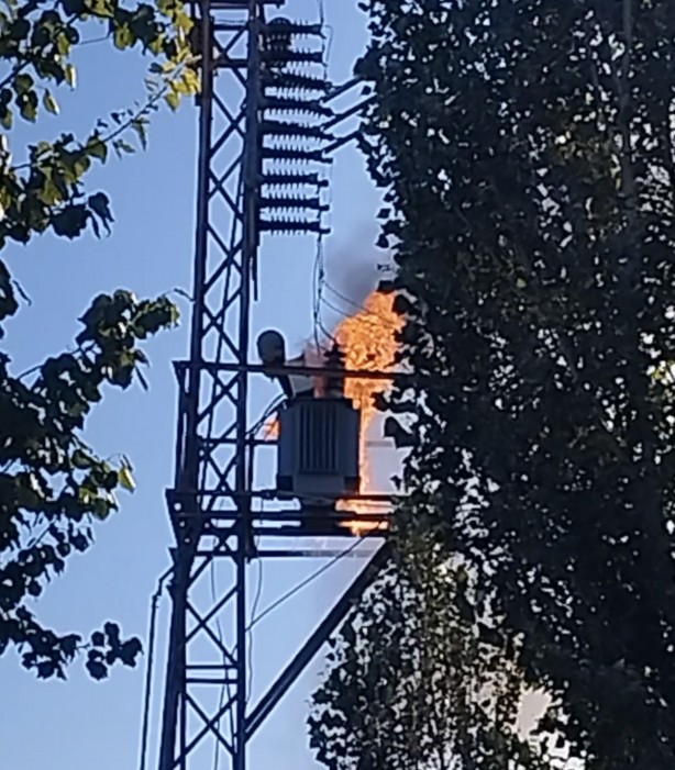 Foto - Patlayan trafo korku dolu anlar yaşattı! Ekipler sevk edildi