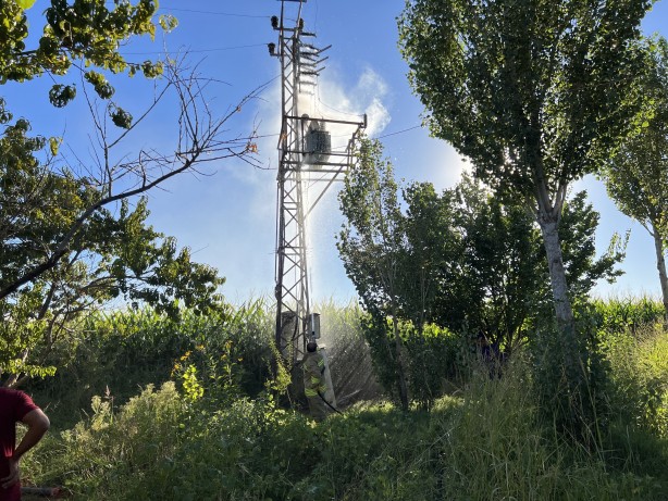 Foto - Patlayan trafo korku dolu anlar yaşattı! Ekipler sevk edildi