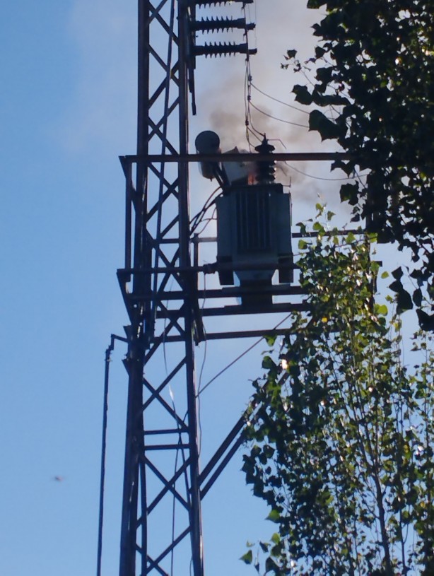 Foto - Patlayan trafo korku dolu anlar yaşattı! Ekipler sevk edildi