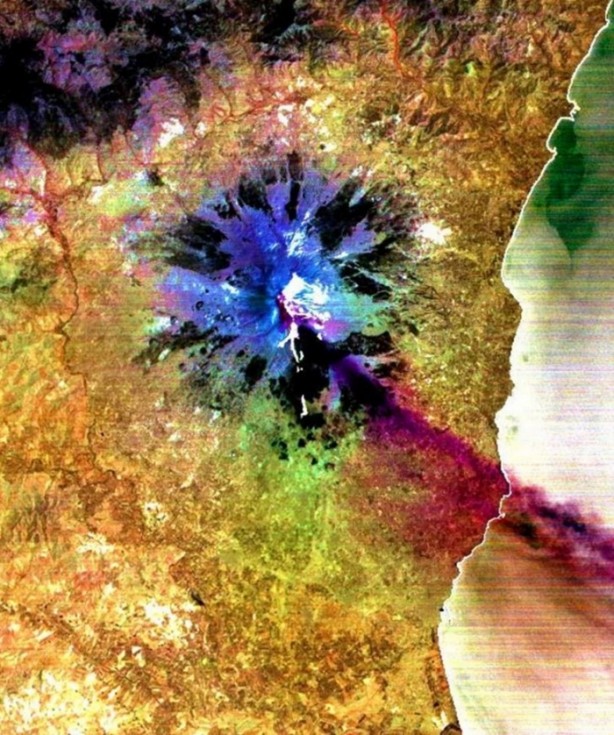 Foto - Patlayan yanardağlar uydudan böyle görünüyor!