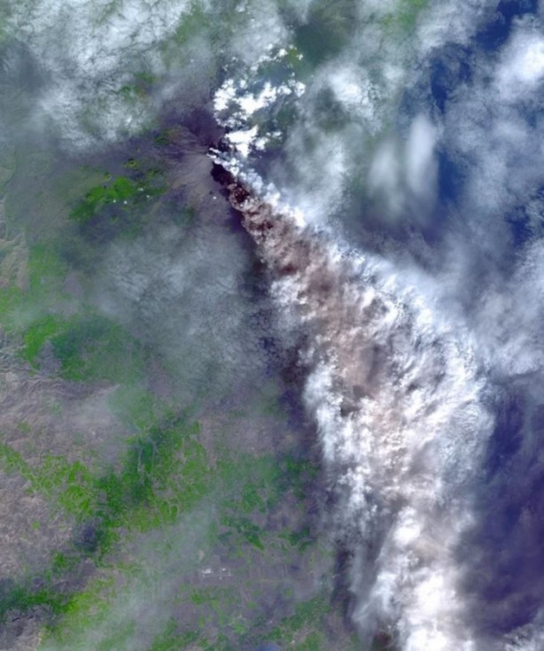 Foto - Patlayan yanardağlar uydudan böyle görünüyor!