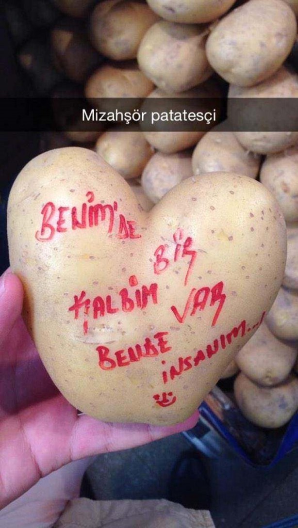 Foto - Pazar esnafı şiirleriyle gülümsetiyor