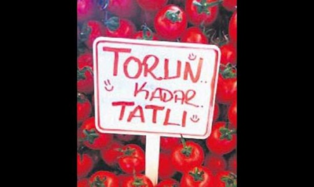 Pazar esnafı şiirleriyle gülümsetiyor