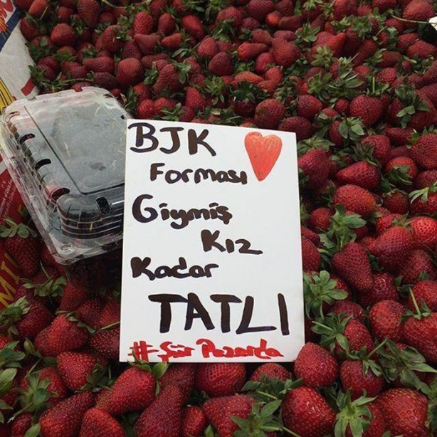 Foto - Pazar esnafı şiirleriyle gülümsetiyor