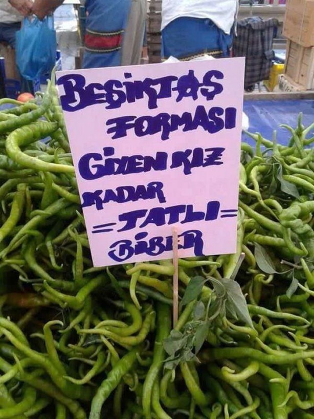 Foto - Pazar esnafı şiirleriyle gülümsetiyor