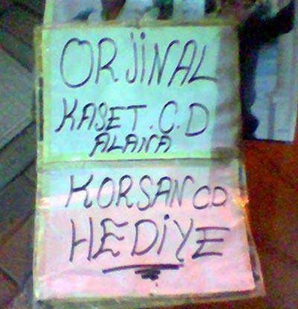 Foto - Pazar esnafı şiirleriyle gülümsetiyor