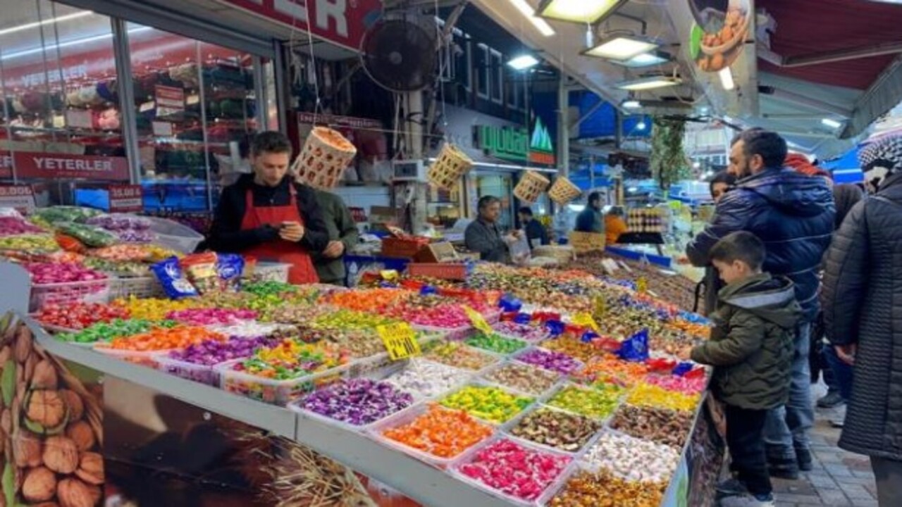 Foto - Pazar tezgahları rengarenk oldu! Fiyatı 250 lira ve 600 lira arasında değişiyor