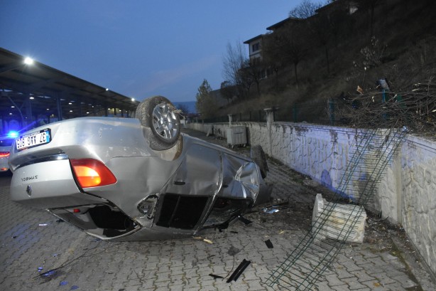 Foto - Pazar yerine havadan otomobil düştü