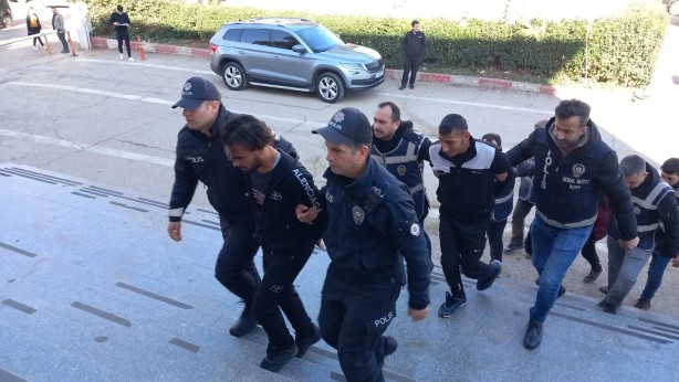 Foto - Pazarda kavga eden 6 Suriyeli sınır dışı edildi