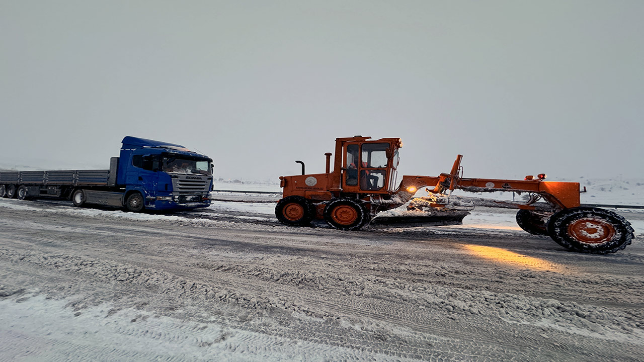 Foto - Pazartesi günü okullar tatil mi? Eğitime 'kar' arası! Çok sayıda ilde okullar tatil edildi