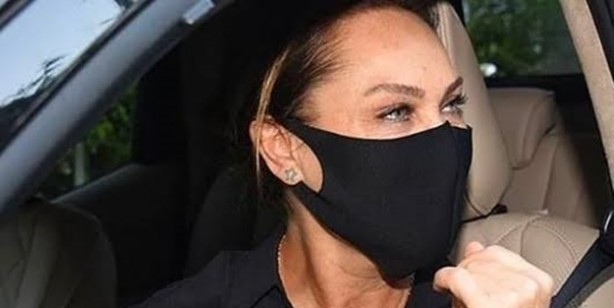 Peçeli kadınları hedef alan Hülya Avşar'a tepki yağdı