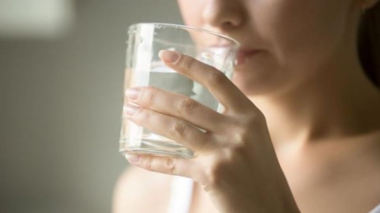 Foto - Pek çok kişinin ortak sorunu! Sürekli su içiyor ama yine de susuz mu hissediyorsunuz?