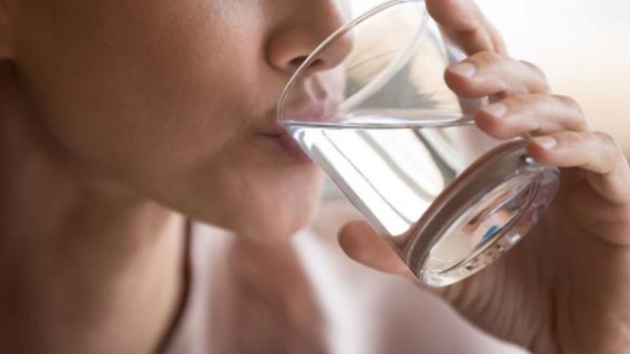 Foto - Pek çok kişinin ortak sorunu! Sürekli su içiyor ama yine de susuz mu hissediyorsunuz?