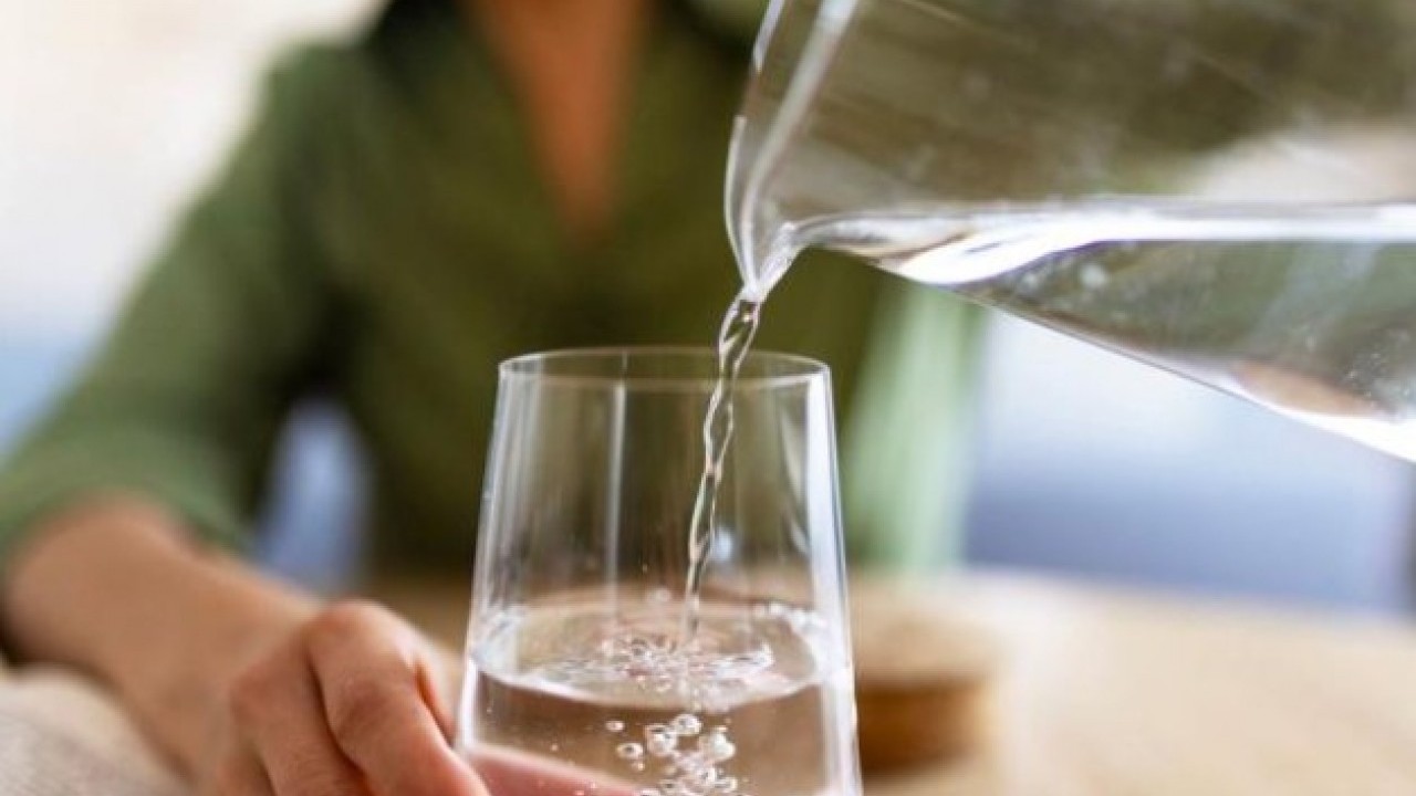 Foto - Pek çok kişinin ortak sorunu! Sürekli su içiyor ama yine de susuz mu hissediyorsunuz?