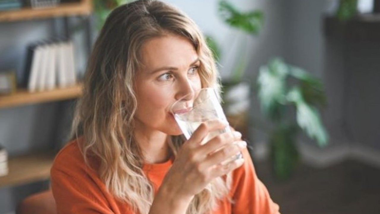 Foto - Pek çok kişinin ortak sorunu! Sürekli su içiyor ama yine de susuz mu hissediyorsunuz?