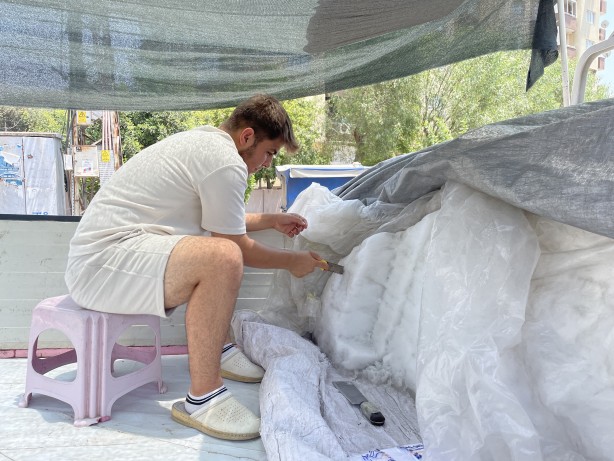Foto - Pekmez ve şerbetle tüketiyorlar! Adana'da sıcaklığa bakın neyle çözüm buldular