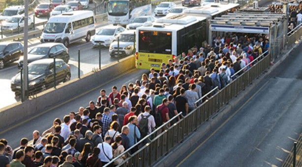 Foto - Pembe vagon istemezükçüleri görsün! İşte metrobüse binen kadınlar anketi