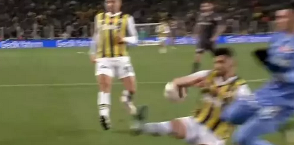 Penaltı kararları çok konuşuldu! Şok uyarı geldi: Yok böyle bir hakem faciası...