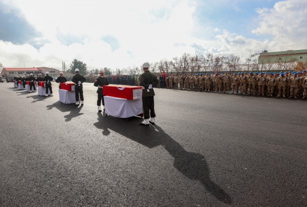 Foto - Pençe-Kilit Harekatı bölgesinde şehit olmuşlardı! Milli Savunma Bakanı Güler’in de katılımıyla Şırnak'ta tören yapıldı!