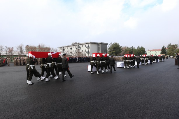 Foto - Pençe-Kilit Harekatı bölgesinde şehit olmuşlardı! Milli Savunma Bakanı Güler’in de katılımıyla Şırnak'ta tören yapıldı!