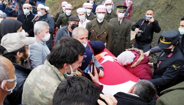 Foto - Pençe Şimşek-Yıldırım şehidi son yolculuğuna uğurlandı
